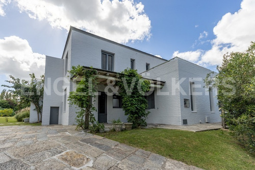 Casa En Venta En Barrio Privado La Tahona Id 4179