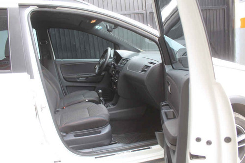 Imagen 13 de 15 de Volkswagen Crossfox 2017 5p Hb L4/1.6 Man 10 Años