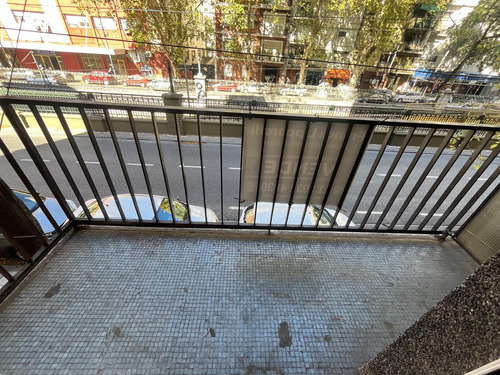 Caballito: 2 Amb. Con Patio Av. Rivadavia Y G.lorca