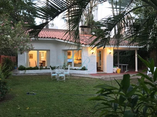 Hermosa Casa En Venta , Cantegril Punta Del Este Parada 14- Ref: 342