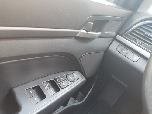 Imagen 11 de 15 de Hyundai Elantra 2.0 Limited Tech Navi At