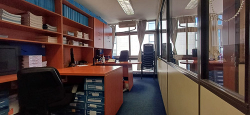 Oficina En Pleno Centro, Con Varias Divisiones, Cordón, Montevideo