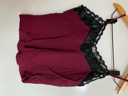 Musculosa Bordó Con Detalles En Encaje Vintage