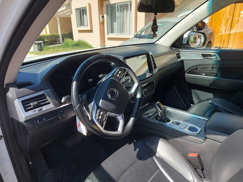 Camioneta 2.2. Petrolera. Automática 6 Corridas De Asientos