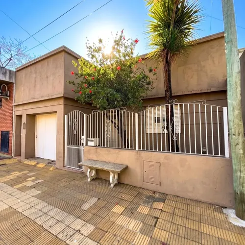 Casa En Venta Barrio 9 De Julio Cochera Patio Amplio Lote Junin Bs As