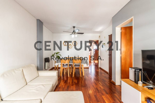 Imagen 2 de 16 de Vendo Departamento,2 Dormitorios Con Balcón Al Frente Y Cochera. Barrio Lourdes