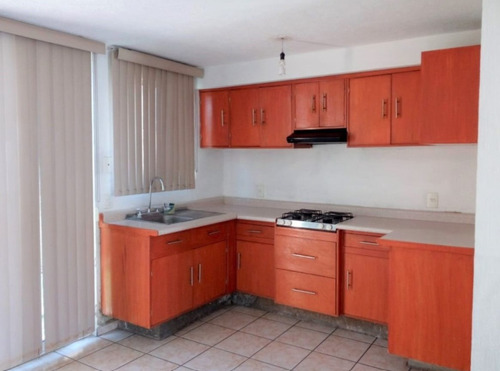 Casa En Venta En Tlaquepaque Jal. En Fuente Minerva, Villa Fontana. Mg*