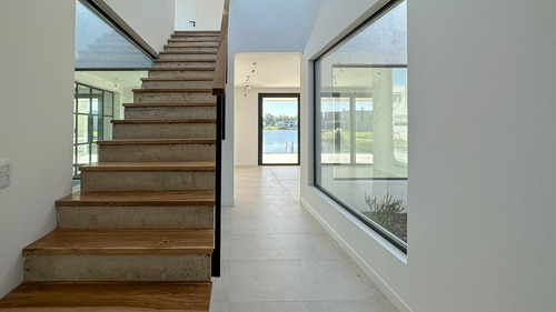 Casa A La Venta Al Agua En Barrio Santa Ana - Villanueva
