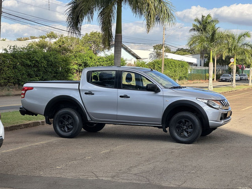Mitsubishi L200 L200 Tri. Outdo. GLS 2.4 CD 4x4 Die. Aut