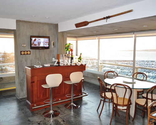 Estupenda Vista Al Puerto, Con Servicios Y Pileta