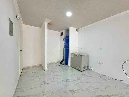 Imagen 5 de 12 de En Venta Apartamento En Res. Costarena Suites, Av. Costanera Nueva Barcelona
