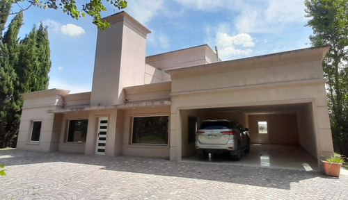 Importante Casa En La Concepción Lujan.