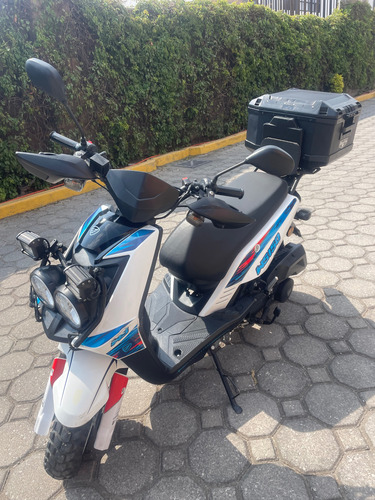 Posapies Para Copiloto, Luces Adicionales Y Portaequipaje