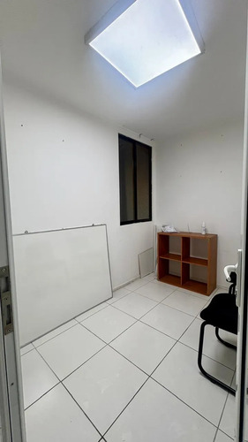 Oficina 25 M2 En Providencia Cercana A Metro