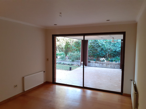 Casa Con Gran Potencial Jardín Del Este, Vitacura | A Paso