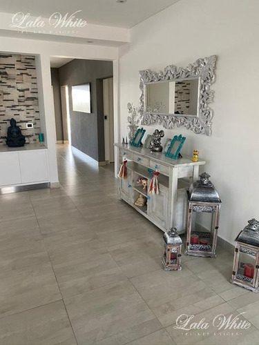 Imagen 7 de 30 de Venta - Hermosa Casa En Santa Rita - Canning - Acepta Permuta