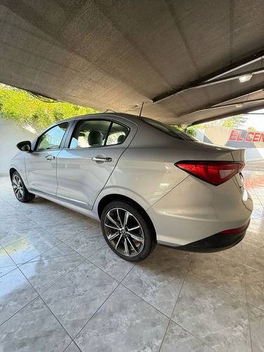 Fiat Cronos 1.8 16v Precision