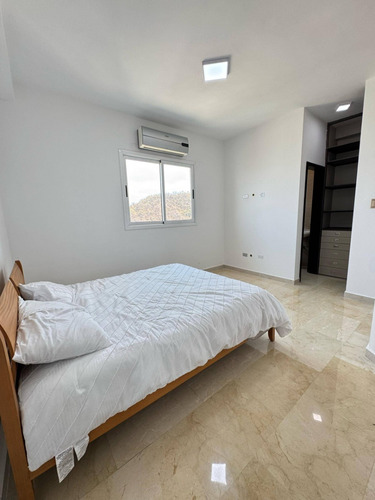 Liliana Martinez Apartamento En Alquiler. Resd. Gran Mandalay, Urb. El Bosque, Valencia