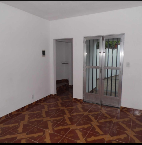 Casa A Venda Com 2 Quartos