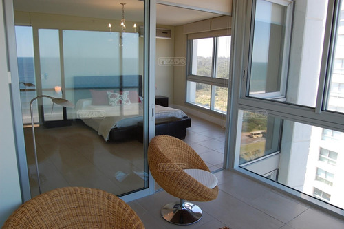 Imagen 20 de 30 de Apartamento Le Parc Piscina Piso Alto 3 Dormitorios Dependencia De Servicio Departamento En Venta Ubicado En Playa Brava, Punta Del Este, Punta Del Este / Maldonado