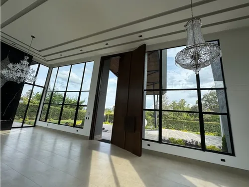 Casa De Lujo En Llanogrande En Arriendo