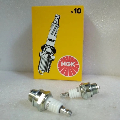 Imagen 1 de 3 de Bujia Desmalezadora Kawasaki Tj27e / Guarañas / Ngk