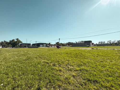 Terreno Residencial Sobre Calle Principal De Barrio Tango