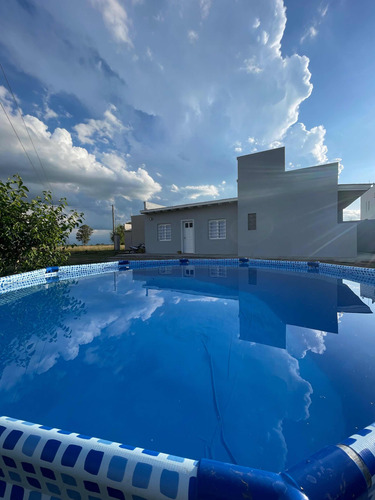 Casa Con Gran Parque Y Pileta