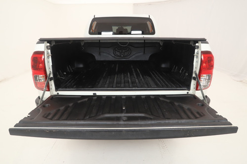 Imagen 10 de 20 de Toyota Hilux Srx 2.8 Dc 4x2 At