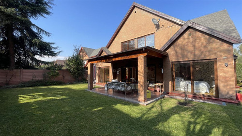 Magnifica Propiedad Para Tu Familia, Tu Hogar En Chicureo!!