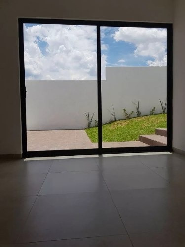 Imagen 9 de 14 de Preciosa Residencia En Renta - Villas Del Mesón, Una Planta, 500 M2. Luxury