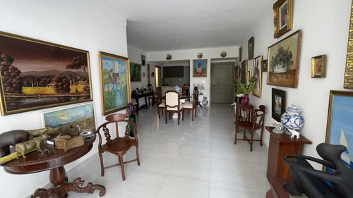 Exclusivo Apartamento Con Terraza En Bella Vista, Santo Domingo