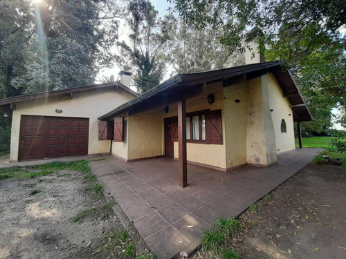 Imagen 2 de 18 de Excelente Casa Quinta Sobre Lote De 6615 Mts2