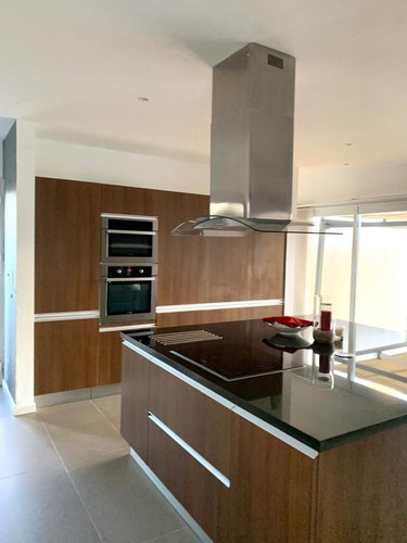 Casa En Venta De 3 Dormitorios En La Tahona