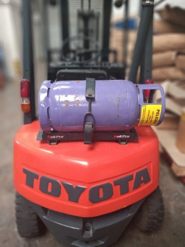 Autoelevador Toyota 2.5 2500 Kg 3 Metros Poco Uso Glp Despl
