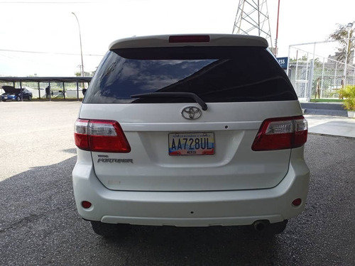 Imagen 3 de 16 de Toyota Fortuner Sr