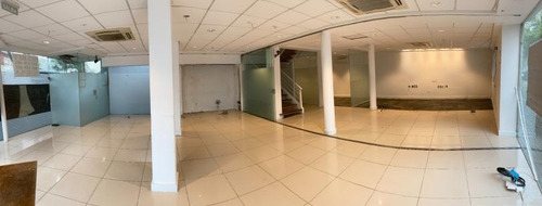 Excelente Local Esquina En Ellauri - A Metros De 21 De Setiembre