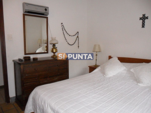 Imagen 14 de 30 de Casa Ubicada En Playa Mansa 6 Dormitorios