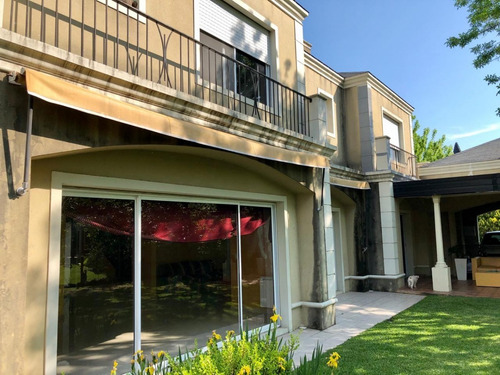 Imagen 2 de 19 de Excelente Casa A La Venta En Campos De Alvarez