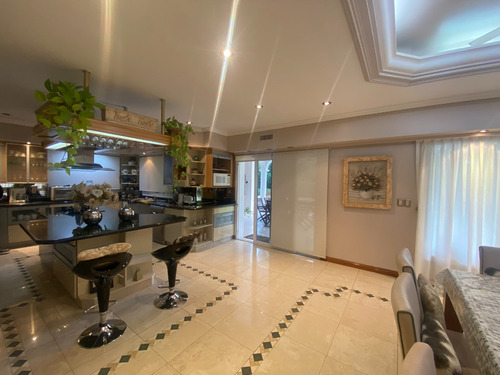 Imagen 7 de 15 de Venta De Casa Con Detalles De Categoria, En Saint Thomas Sur