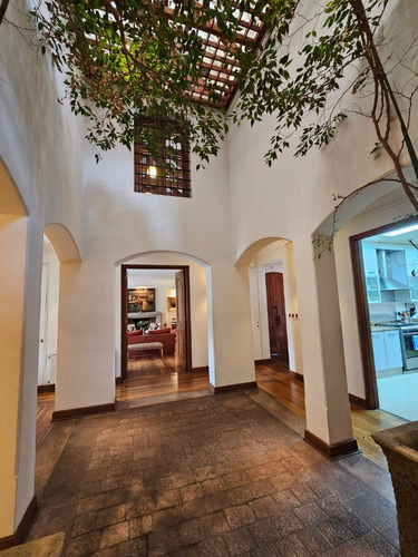 Venta De Exclusiva Casa En Privilegiado Barrio San Damian