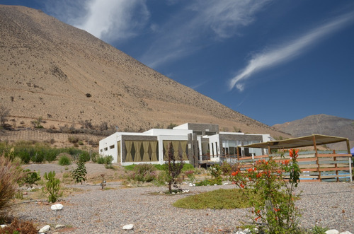 Se Vende Parcela Con Gran Casa Y Cabañas En Peralillo.