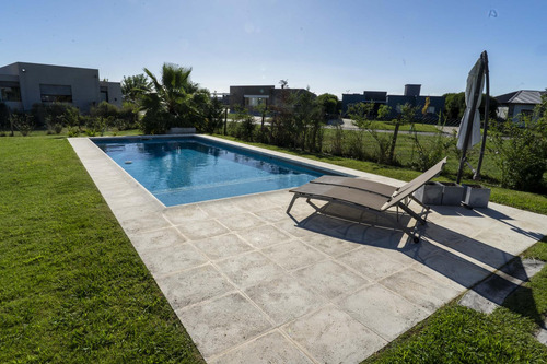 Casa En Venta, 3 Ambientes, En Barrio San Sebastián, Pilar, G.b.a Norte