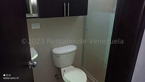Maria Elena Latouche Vende Hermoso Townhouse . Conjunto Cerrado, Cuenta Con Pozo, Planta Eléctrica A Gas. Mels 23-33278. Visitela Excelente Inversión
