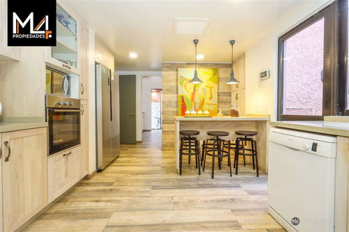 Casa En Venta De 5 Dorm. En Las Condes