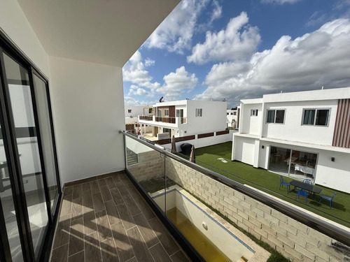 Casa En Alquiler En Boulevard Turístico Bávaro, Punta Cana, 205m2, 2 Hab. 2 Parqueos, Excelente Zona, Tranquila, Seguridad, Todas Las Comodidades, Un Paraíso Para Vivir.