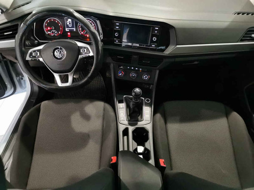 Imagen 5 de 15 de Volkswagen Jetta 2019 4p Trendline L4/1.4/t Man