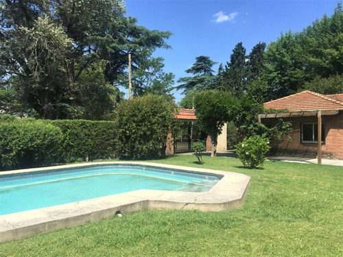 Imagen 3 de 14 de Pilar - Robles Del Monarca - Venta Retasada!! Casa En Amplio Terreno -