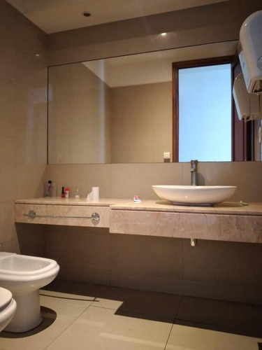 Imagen 11 de 19 de Oficina- Gran Oficina En Sarandi Proximo A La Plaza Matriz 150 M² Más Terraza Con Parrillero De 50m²