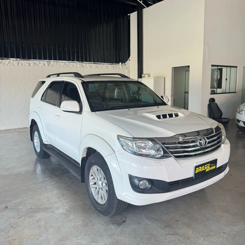 Toyota Hilux SW4 3.0 SRV 4X4 7 LUGARES 16V TURBO INTERCOOLER DIESEL 4P AUTOMÁTICO